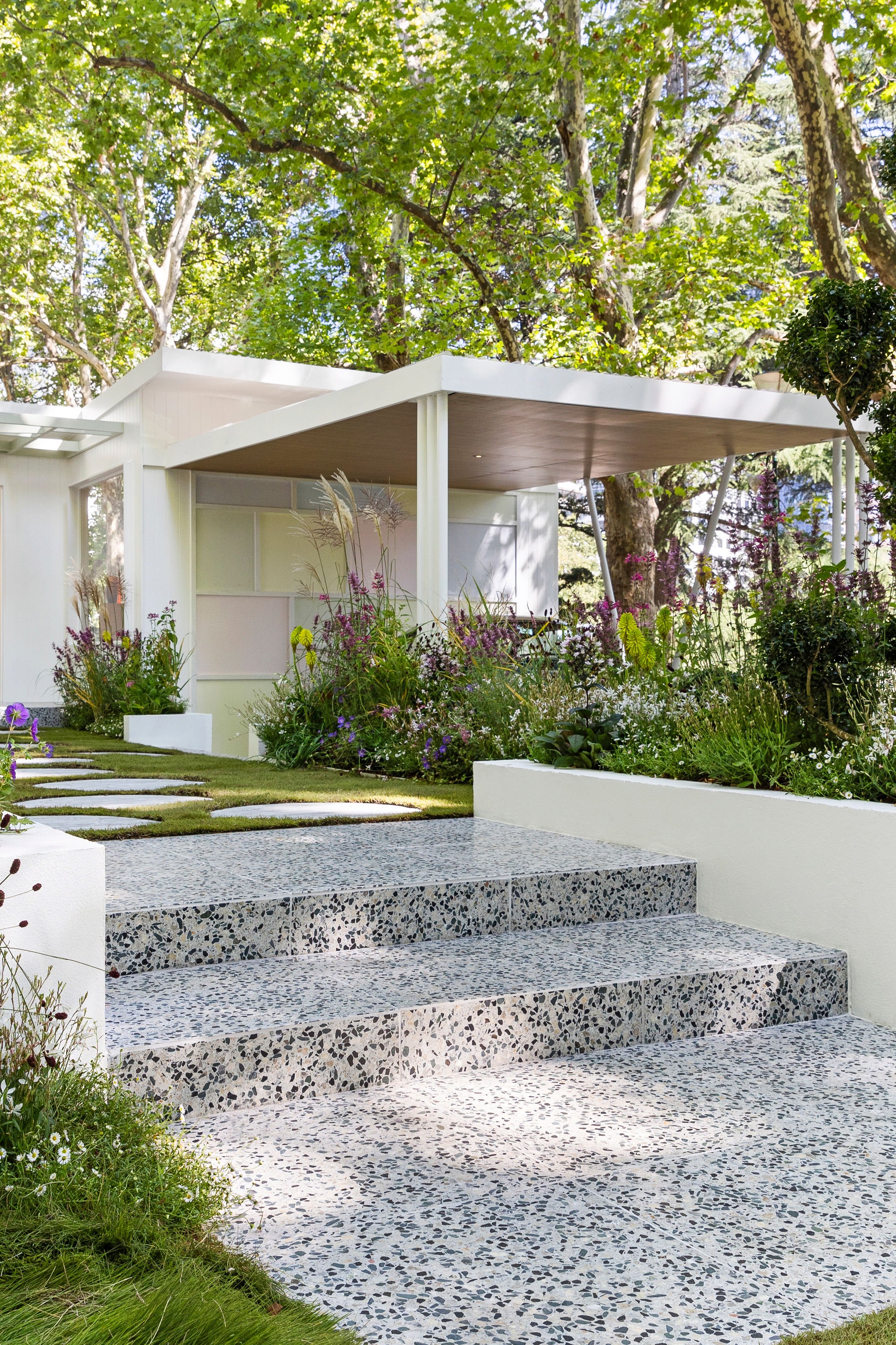Nostalgia show garden with pavilion, steppers and mass planting
